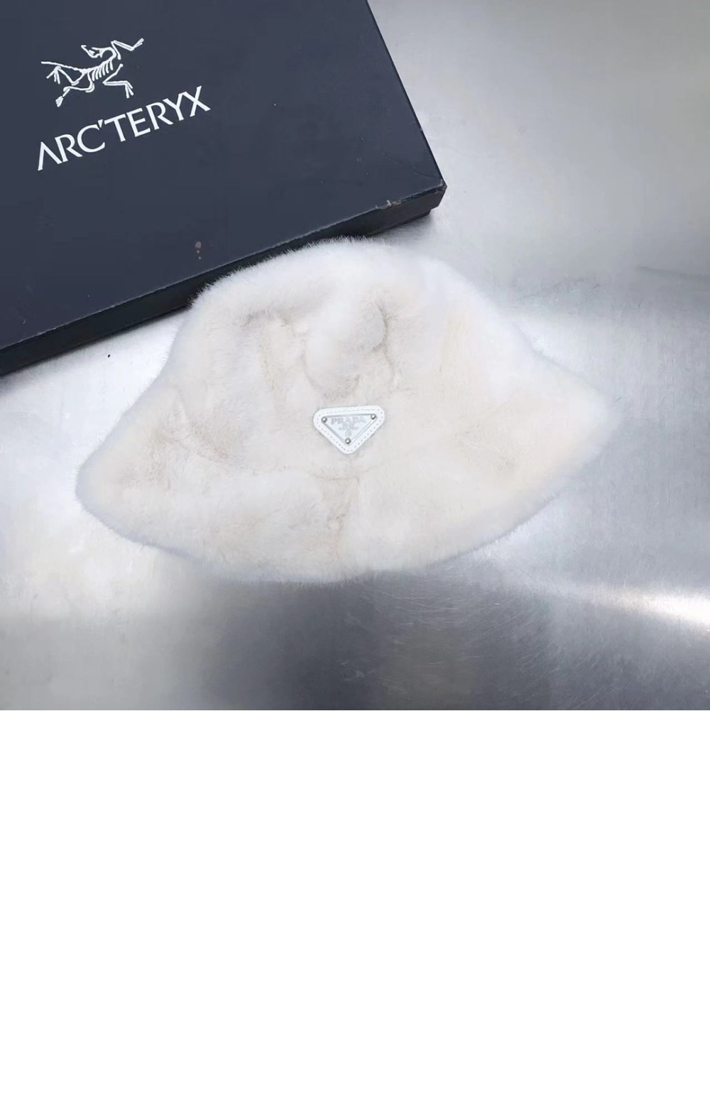 미러급레플리카사이트 | 명품레플리카 전문 쇼핑몰  | 퍼스트원 - 트라이앵글 버킷햇 1HC137 > 프라다