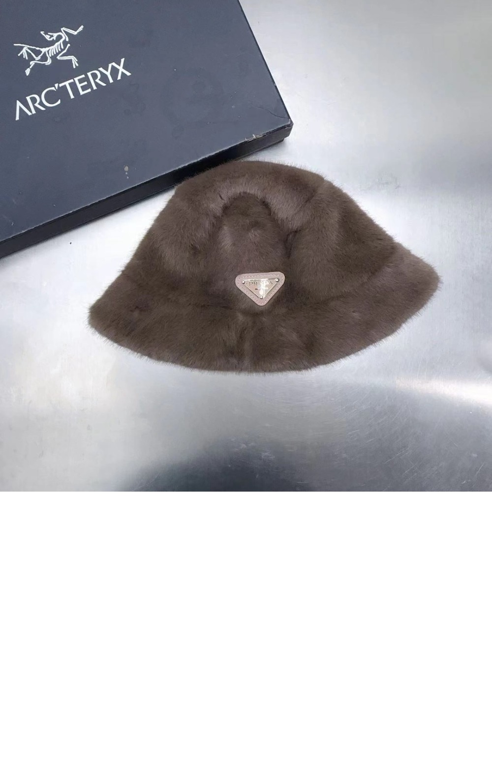 미러급레플리카사이트 | 명품레플리카 전문 쇼핑몰  | 퍼스트원 - 트라이앵글 버킷햇 1HC137 > 프라다