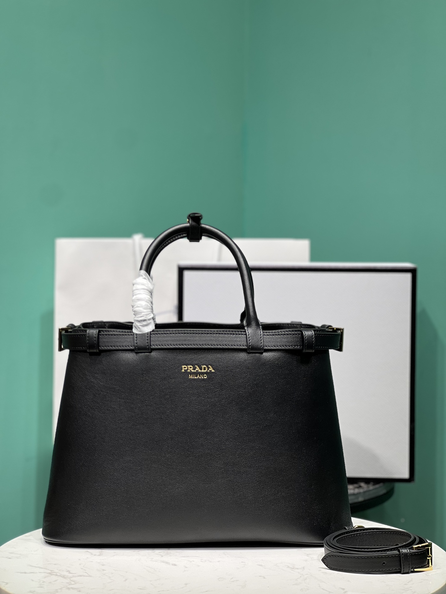 미러급레플리카사이트 | 명품레플리카 전문 쇼핑몰  | 퍼스트원 - 미디엄 가죽 핸드백 1BA417 > 프라다