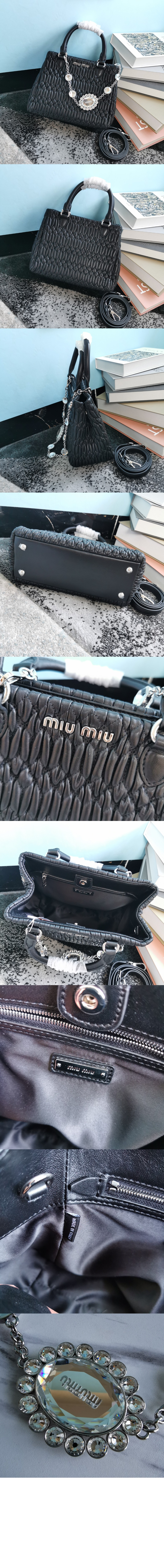 미러급레플리카사이트 | 명품레플리카 전문 쇼핑몰  | 퍼스트원 - 크리스탈 클로케 토트백 5BA067 > 미우미우