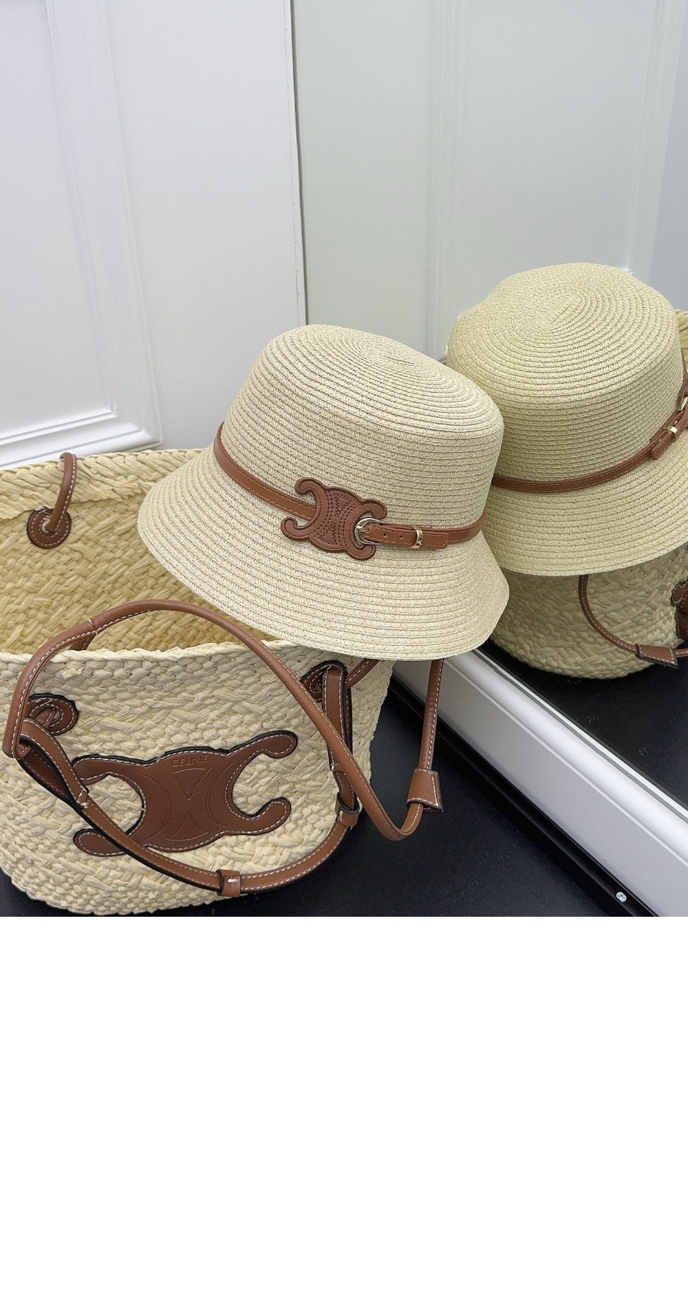 미러급레플리카사이트 | 명품레플리카 전문 쇼핑몰  | 퍼스트원 - 밀짚모자 버킷햇 2A66T1 > 셀린느