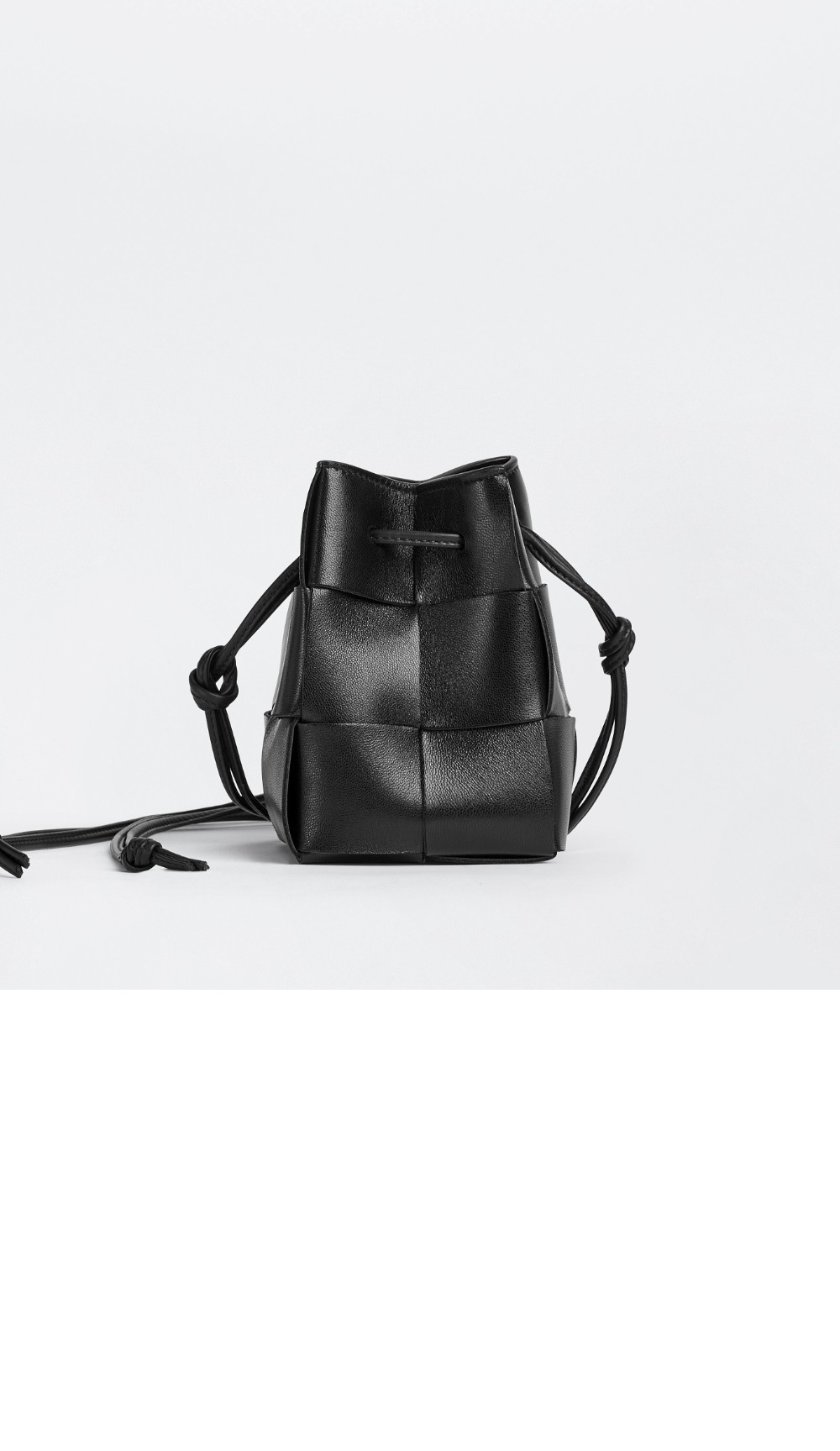 미러급레플리카사이트 | 명품레플리카 전문 쇼핑몰  | 퍼스트원 - 카세트 미니 크로스바디 버킷백 680217 > 보테가베네타