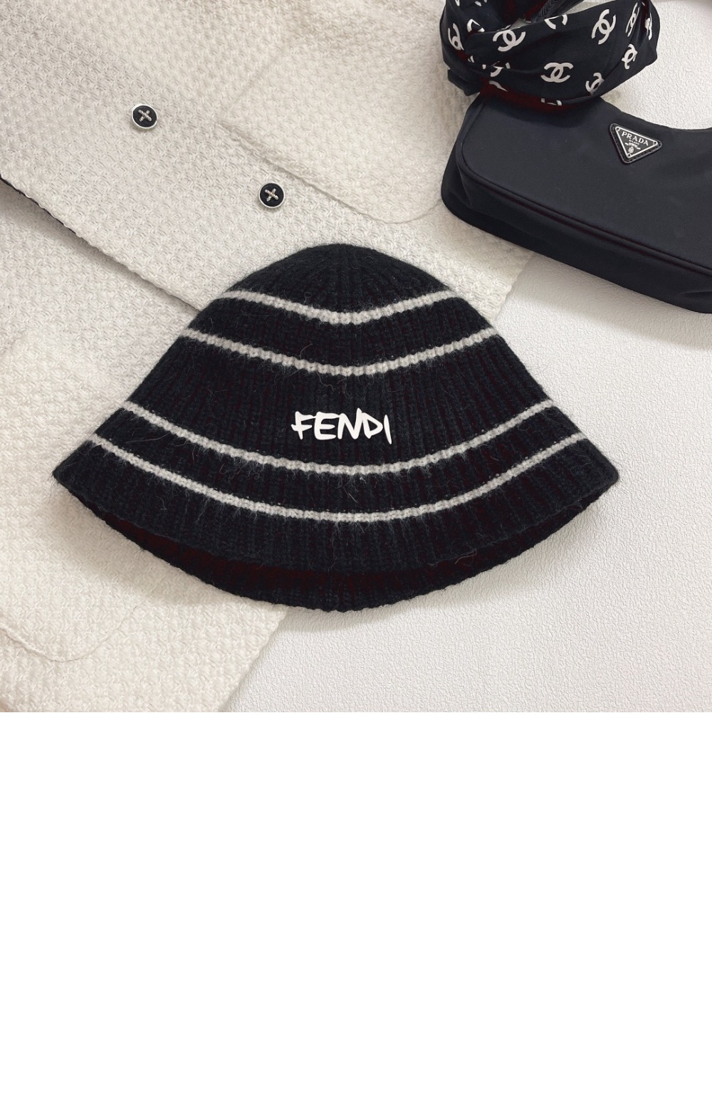 미러급레플리카사이트 | 명품레플리카 전문 쇼핑몰  | 퍼스트원 - 니트 벙거지 FXQ536 > 펜디