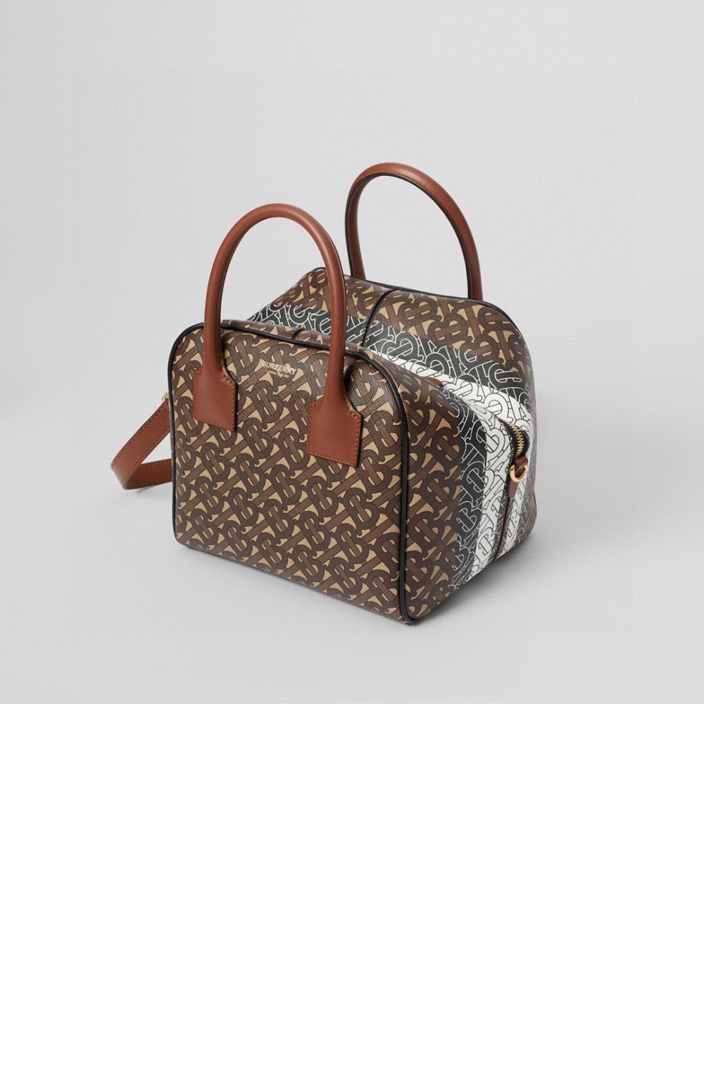 미러급레플리카사이트 | 명품레플리카 전문 쇼핑몰  | 퍼스트원 - 큐브 볼링백 8019357 > 버버리