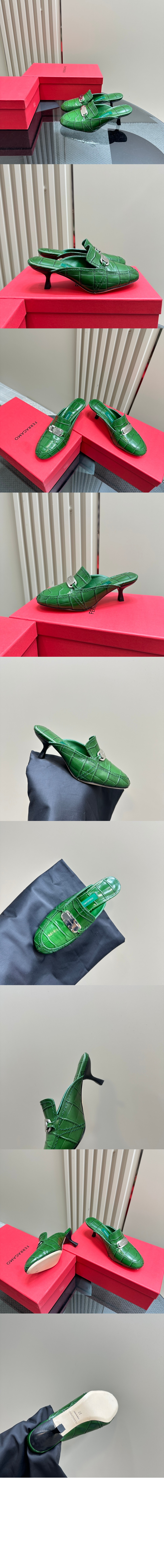 미러급레플리카사이트 | 명품레플리카 전문 쇼핑몰  | 퍼스트원 - 골드 버클 키튼 힐 뮬 01I139 > 페레가모