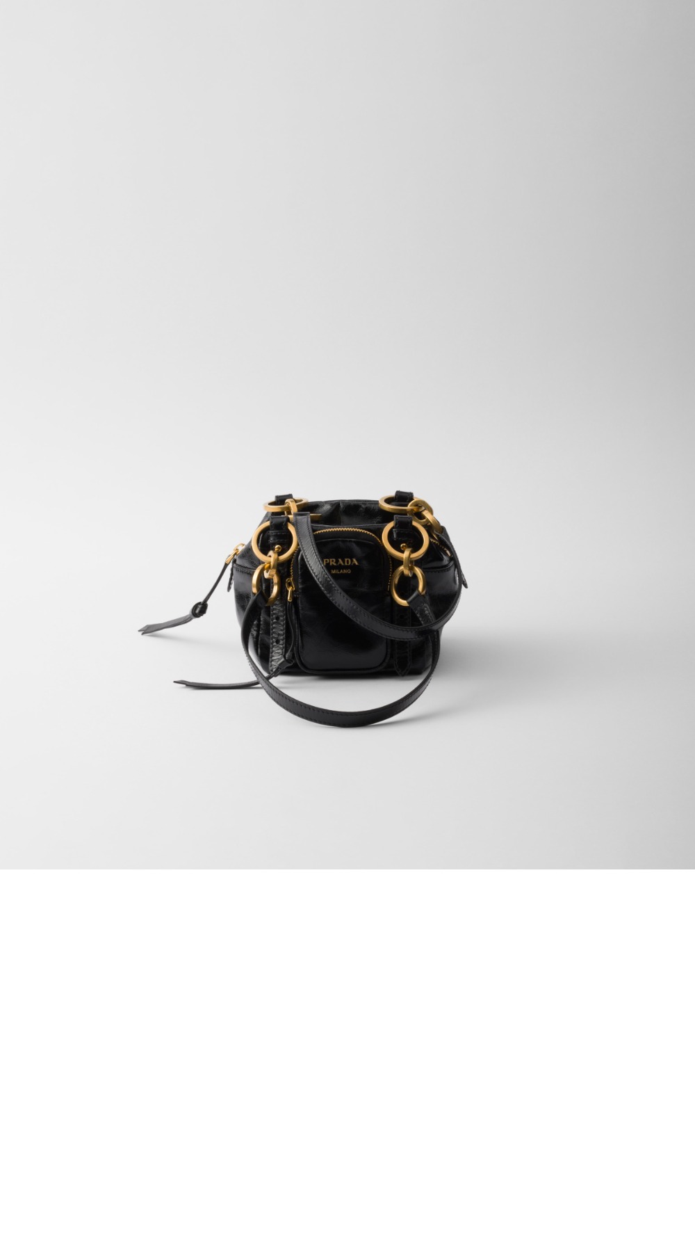 미러급레플리카사이트 | 명품레플리카 전문 쇼핑몰  | 퍼스트원 - 댕글 가죽 탑 핸들 미니백 1BB137 > 프라다