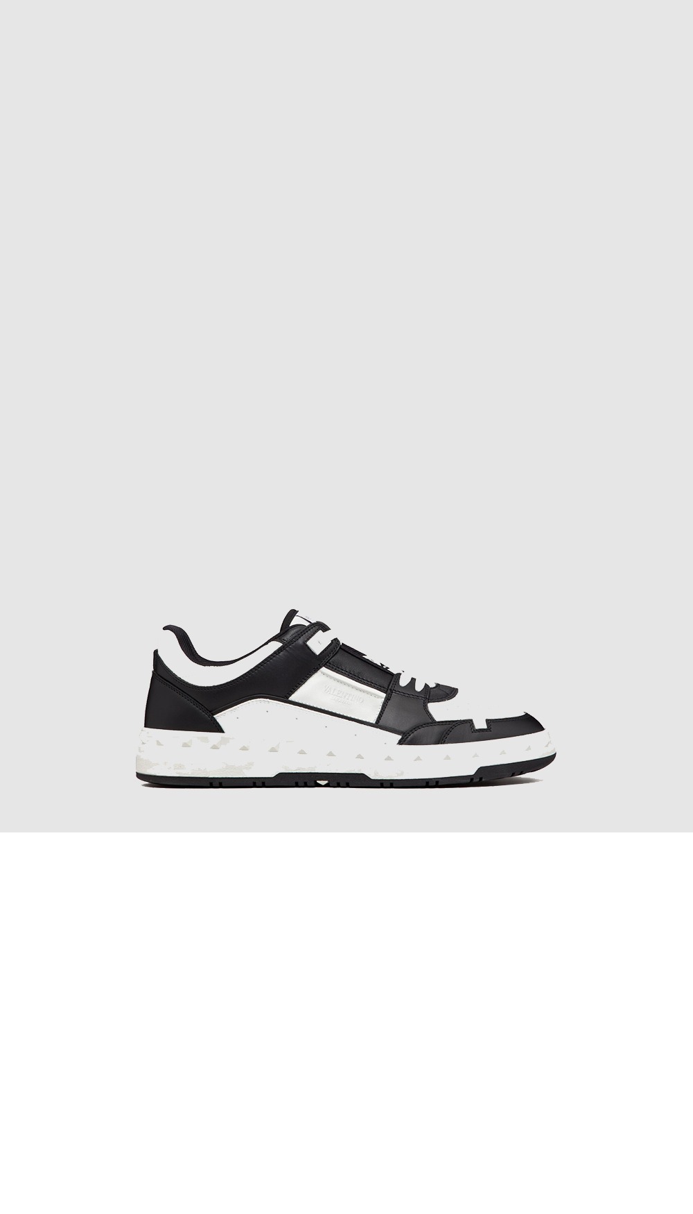 미러급레플리카사이트 | 명품레플리카 전문 쇼핑몰  | 퍼스트원 - 송아지 가죽 로우탑 스니커즈 > 발렌티노