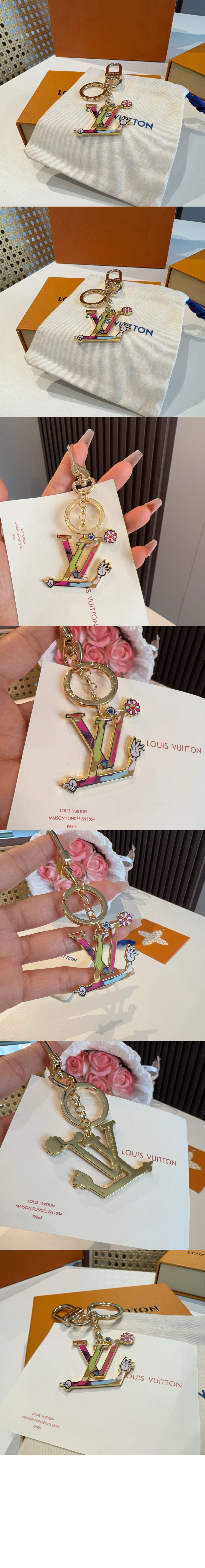 미러급레플리카사이트 | 명품레플리카 전문 쇼핑몰  | 퍼스트원 - LV x TM 아이코닉 모노그램 멀티컬러 키 홀더 M02468 > 루이비통