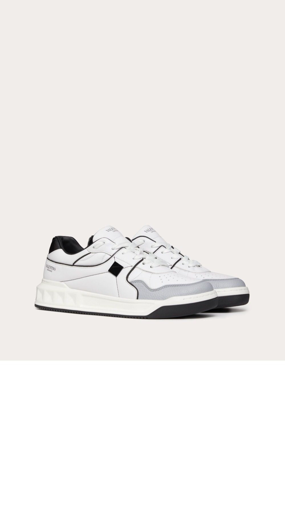 미러급레플리카사이트 | 명품레플리카 전문 쇼핑몰  | 퍼스트원 - 나파 가죽 원 스터드 로우탑 스니커즈 > 발렌티노