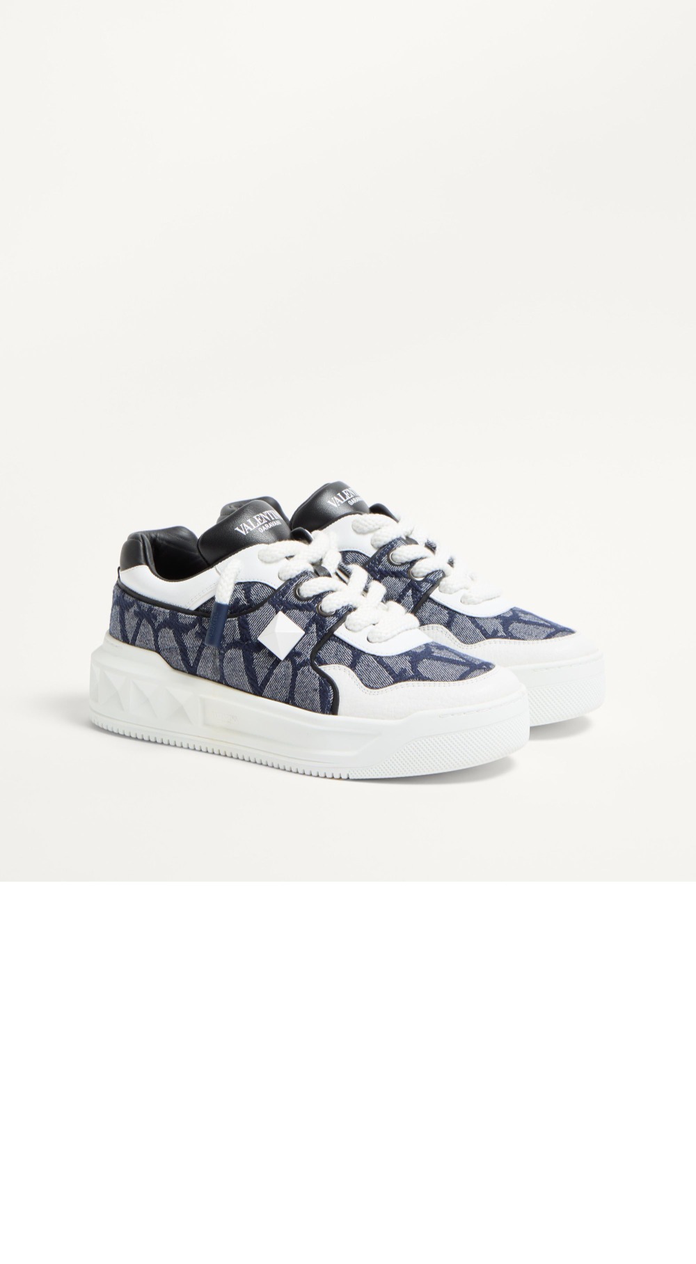 미러급레플리카사이트 | 명품레플리카 전문 쇼핑몰  | 퍼스트원 - 데님 이펙트 트왈 이코노그라프 자카드 패브릭 원 스터드 XL 로우탑 스니커즈 > 발렌티노