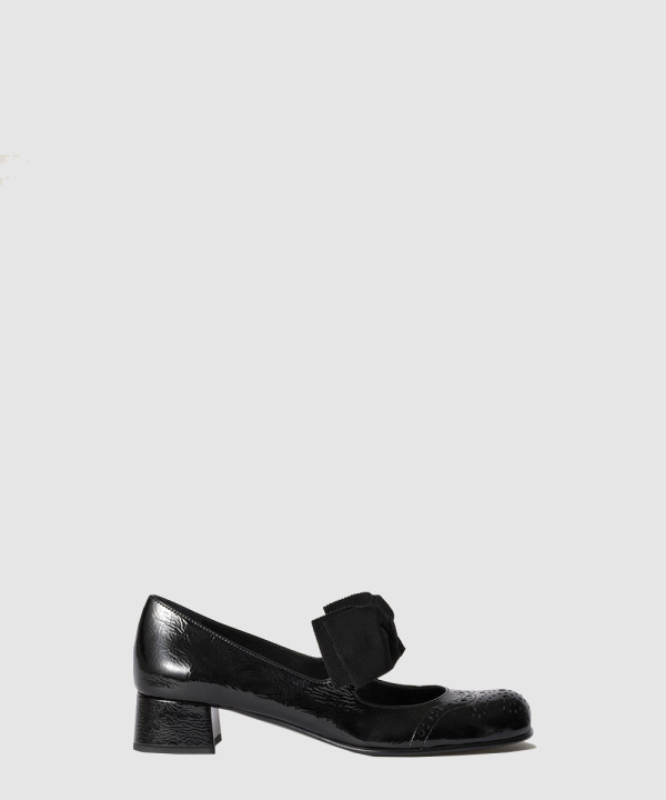 페이턴트 가죽 리본 펌프스 5I363E