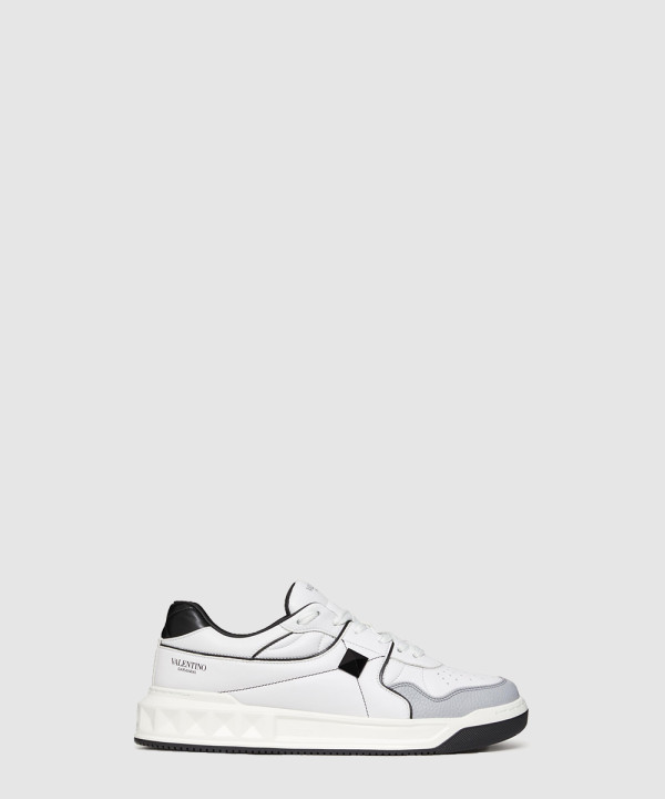 나파 가죽 원 스터드 로우탑 스니커즈